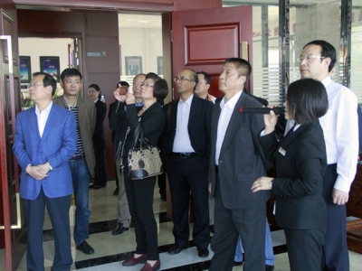 半自動平面貼標機